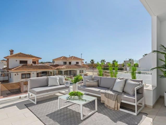 3 sypialnia Willa na sprzedaż w Centro, Los Alcázares z basenem - 544 841 € (Ref: 9794958)