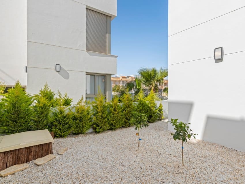 Chalet de 3 habitaciones en Los Alcázares en venta con piscina - 544.841 € (Ref: 9794958)