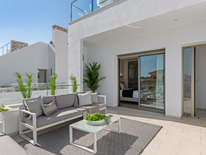 Chalet de 3 habitaciones en Los Alcázares en venta con piscina - 544.841 € (Ref: 9794958)