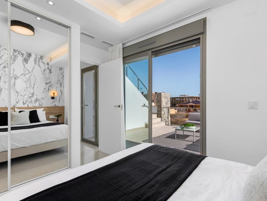 Chalet de 3 habitaciones en Los Alcázares en venta con piscina - 544.841 € (Ref: 9794958)