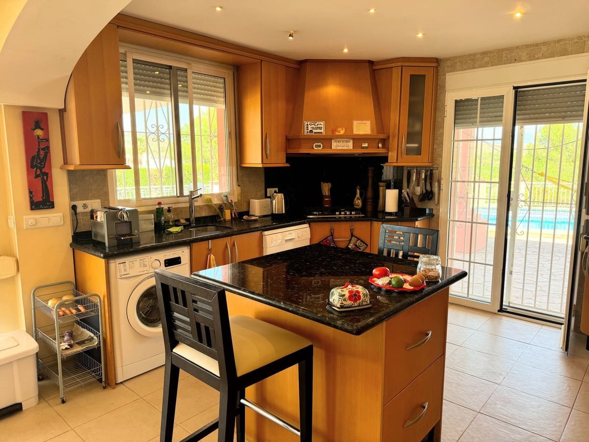 3 sypialnia Finka/Dom wiejski na sprzedaż w Coin z basenem garażem - 440 000 € (Ref: 8338792)