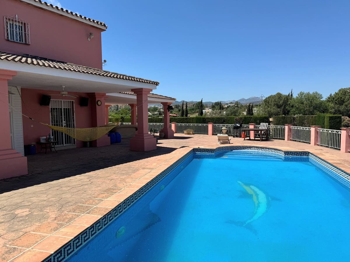 3 sypialnia Finka/Dom wiejski na sprzedaż w Coin z basenem garażem - 440 000 € (Ref: 8338792)