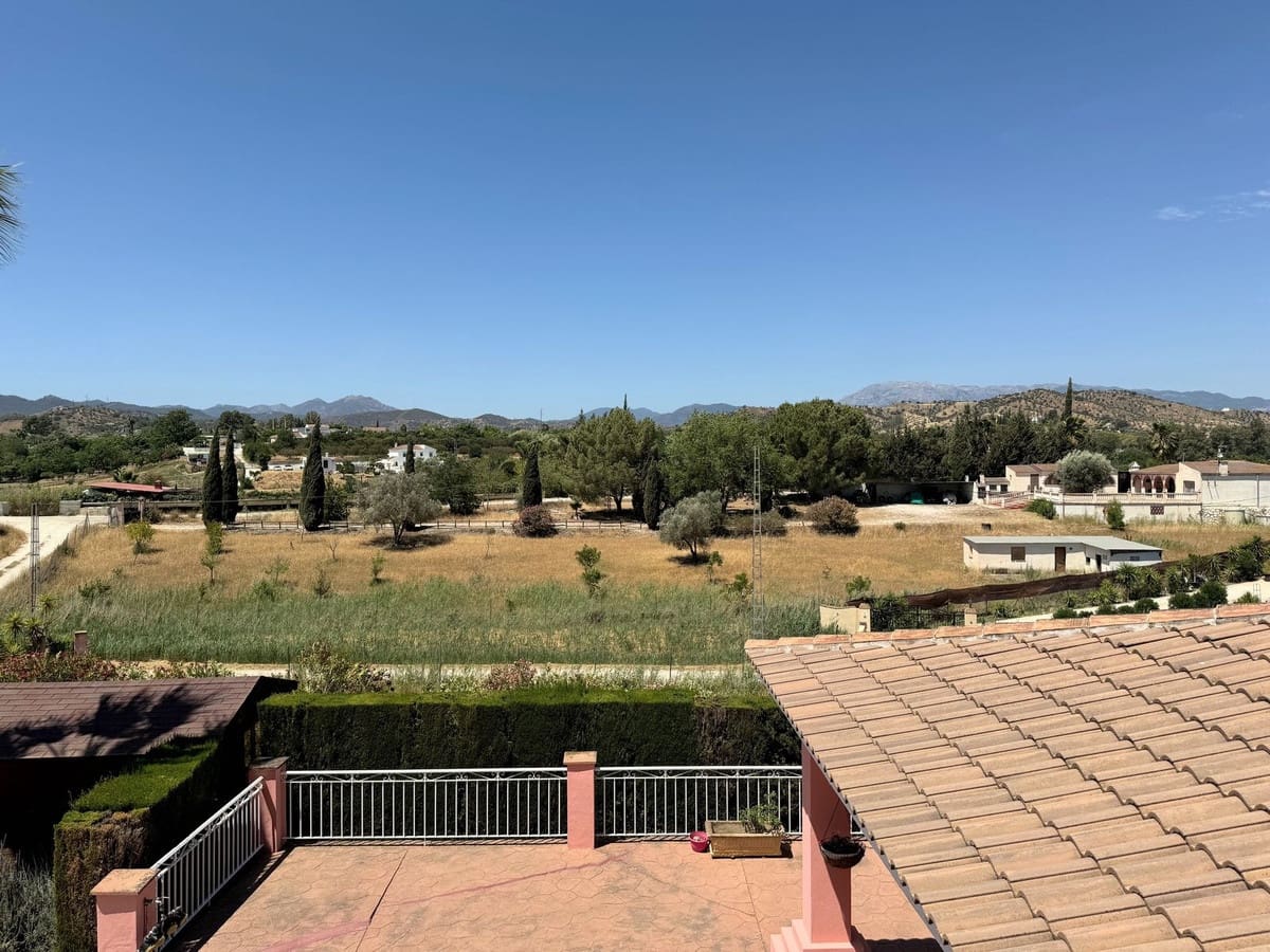 3 sypialnia Finka/Dom wiejski na sprzedaż w Coin z basenem garażem - 440 000 € (Ref: 8338792)