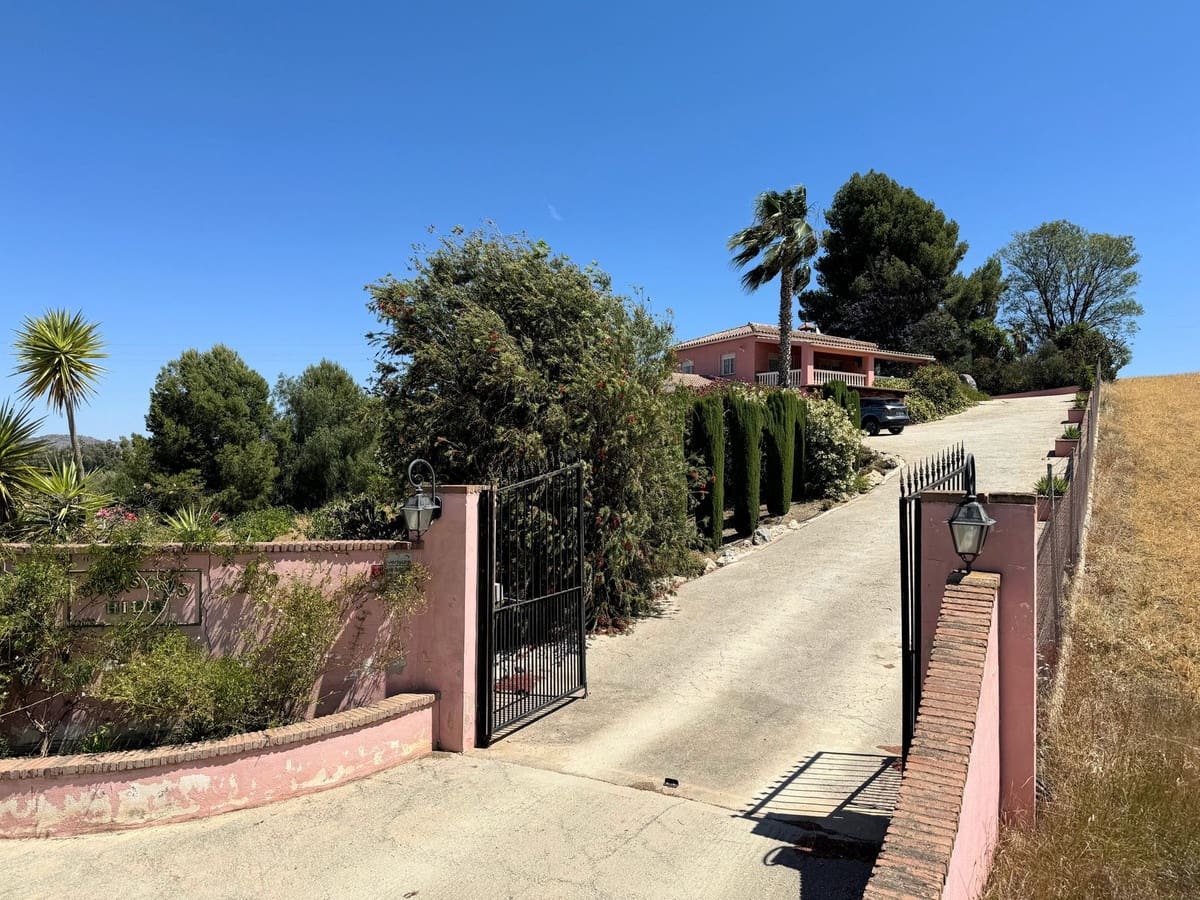 3 sypialnia Finka/Dom wiejski na sprzedaż w Coin z basenem garażem - 440 000 € (Ref: 8338792)