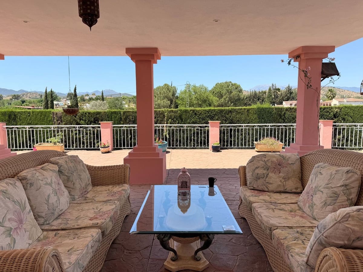 3 sypialnia Finka/Dom wiejski na sprzedaż w Coin z basenem garażem - 440 000 € (Ref: 8338792)