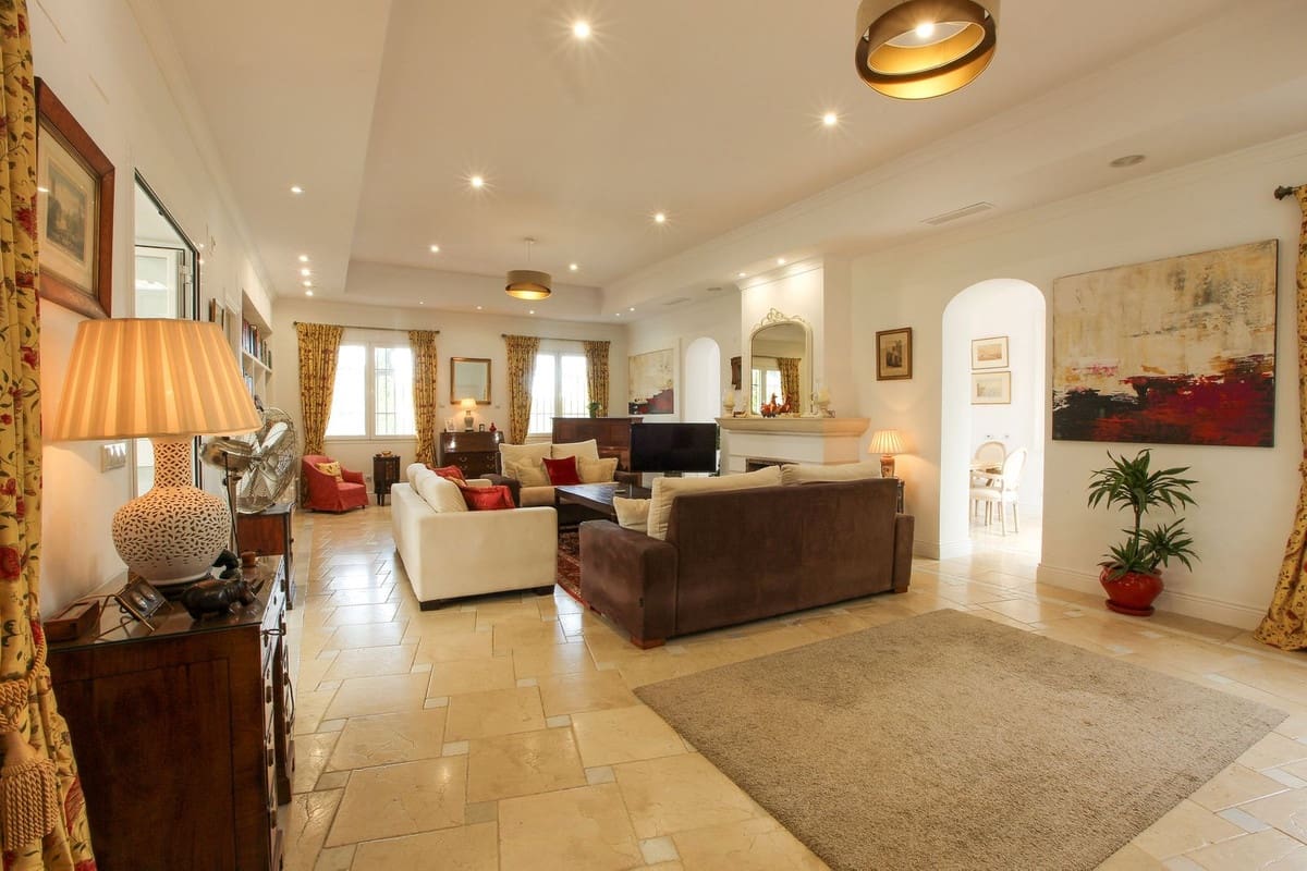 7 bedroom Villa for sale in Sotogrande with pool garage - € 1,700,000 (Ref: 8607973)