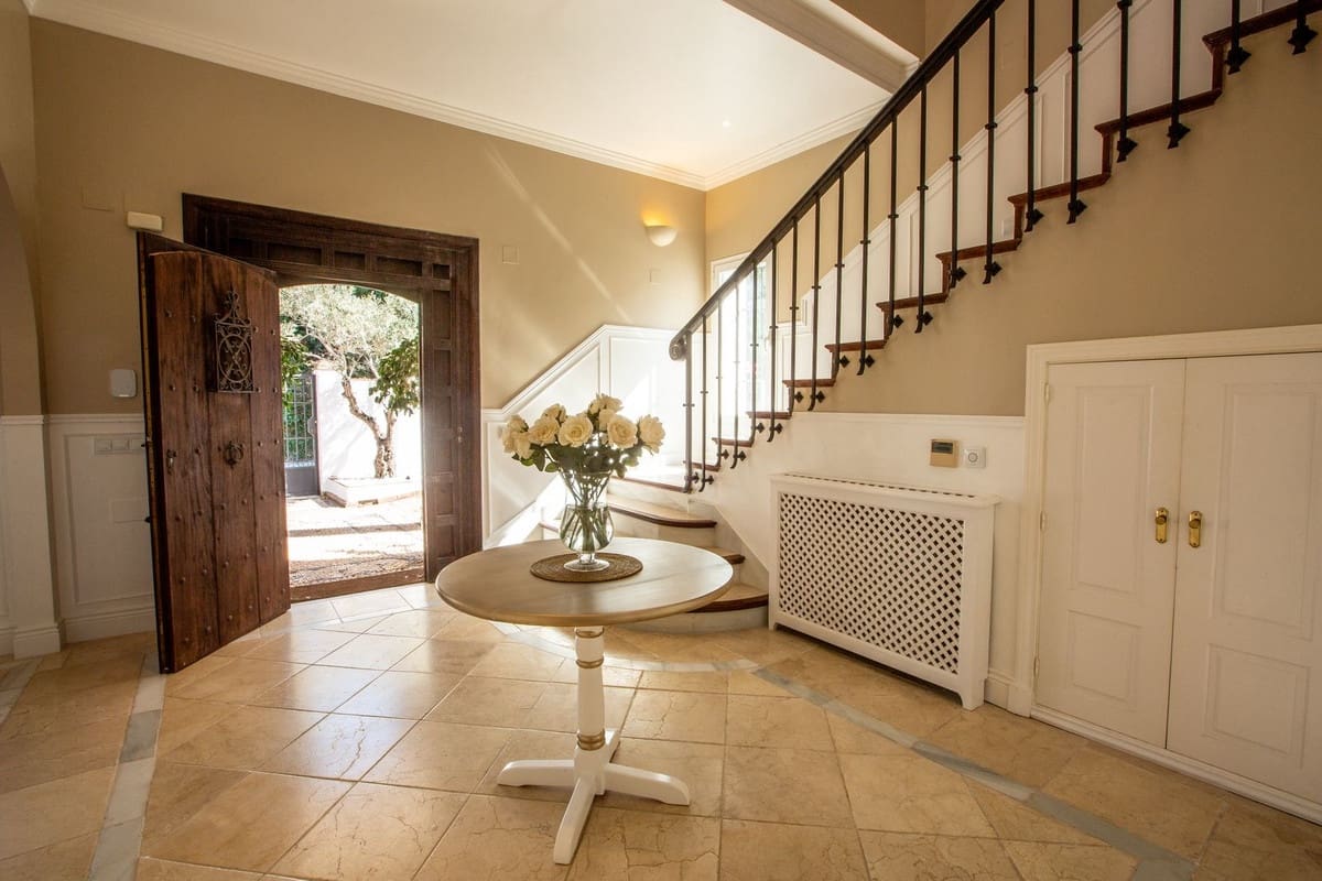 7 bedroom Villa for sale in Sotogrande with pool garage - € 1,700,000 (Ref: 8607973)