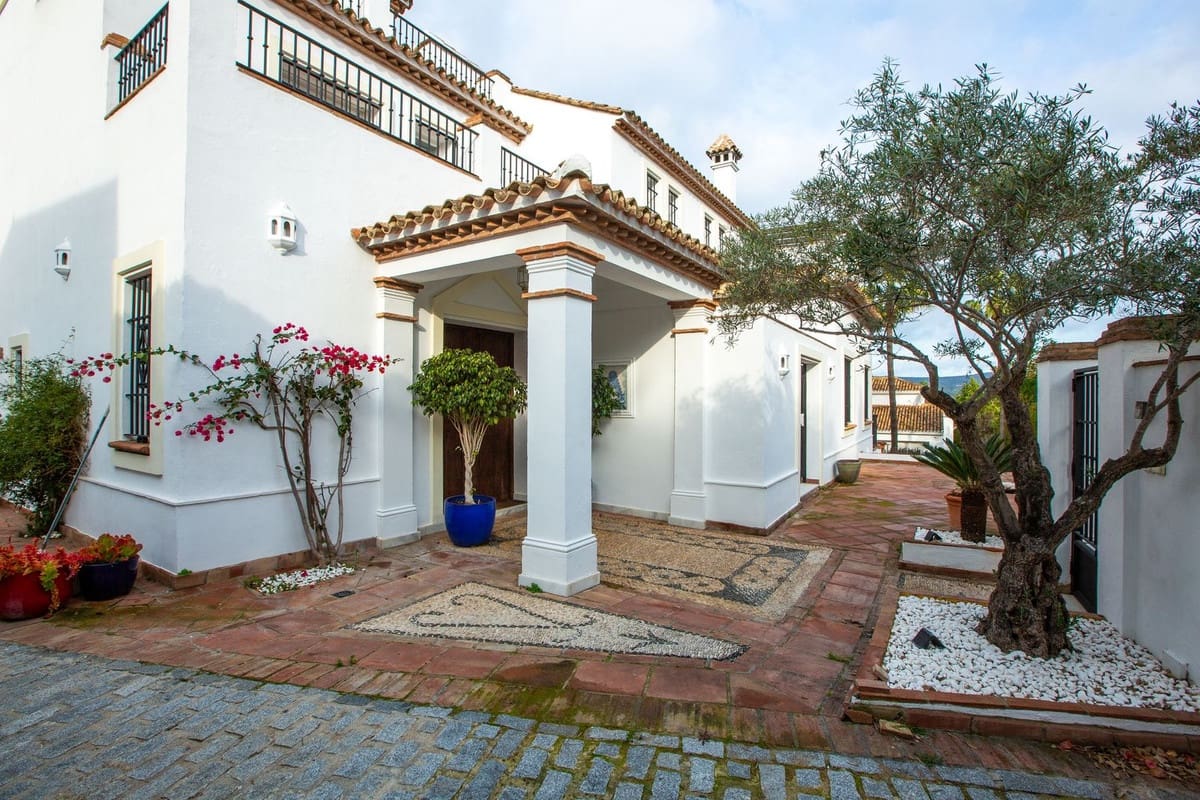 7 bedroom Villa for sale in Sotogrande with pool garage - € 1,700,000 (Ref: 8607973)