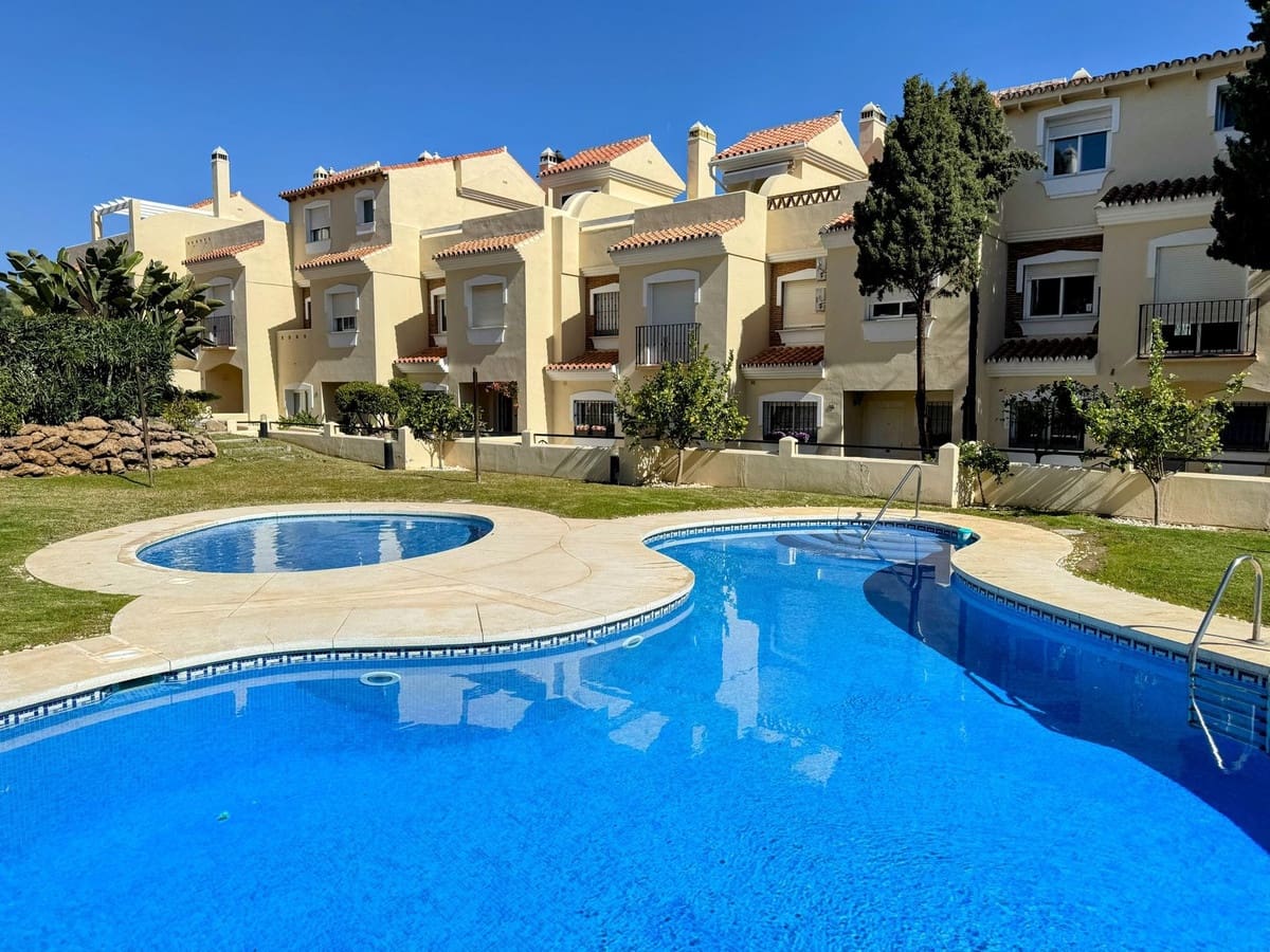 3 soveværelse Byhus til salg i Calahonda med swimmingpool garage - € 549.000 (Ref: 8709568)