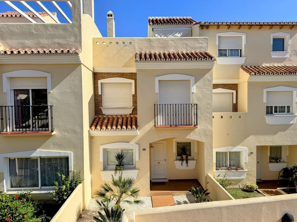 3 soveværelse Byhus til salg i Calahonda med swimmingpool garage - € 549.000 (Ref: 8709568)