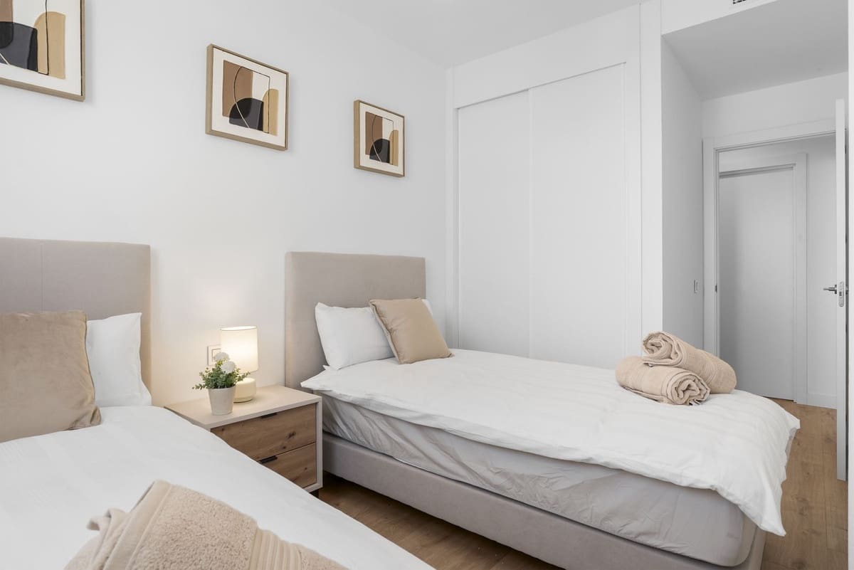 2 soverom Leilighet til salgs i Malaga by med svømmebasseng garasje - € 439 000 (Ref: 9132036)