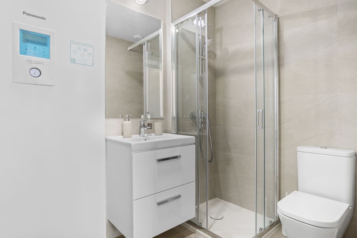 2 soverom Leilighet til salgs i Malaga by med svømmebasseng garasje - € 439 000 (Ref: 9132036)