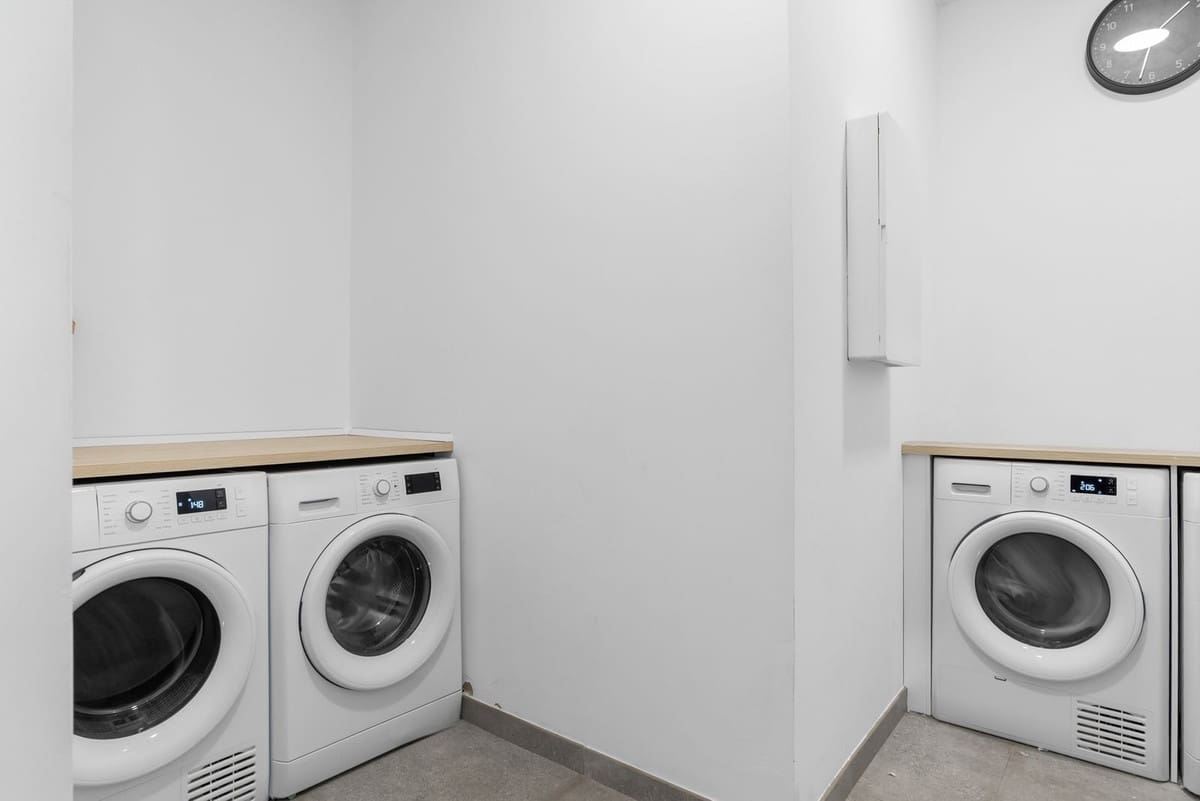 2 soverom Leilighet til salgs i Malaga by med svømmebasseng garasje - € 439 000 (Ref: 9132036)