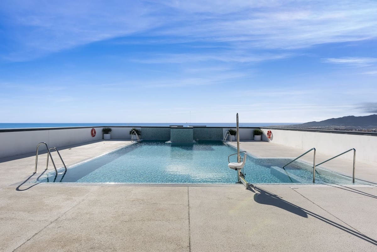 2 soverom Leilighet til salgs i Malaga by med svømmebasseng garasje - € 439 000 (Ref: 9132036)