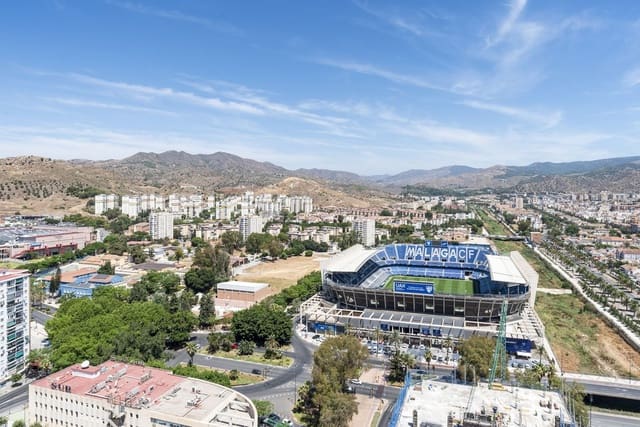 2 soverom Leilighet til salgs i Málaga by med svømmebasseng garasje - € 439 000 (Ref: 9132036)