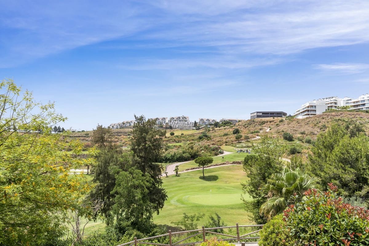 2 soverom Leilighet til salgs i La Cala de Mijas med svømmebasseng garasje - € 299 000 (Ref: 9167104)