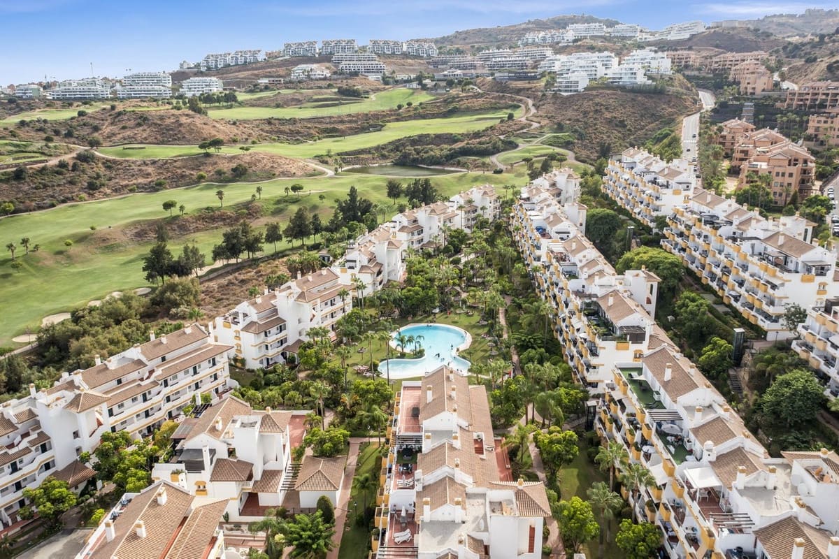 2 soverom Leilighet til salgs i La Cala de Mijas med svømmebasseng garasje - € 299 000 (Ref: 9167104)