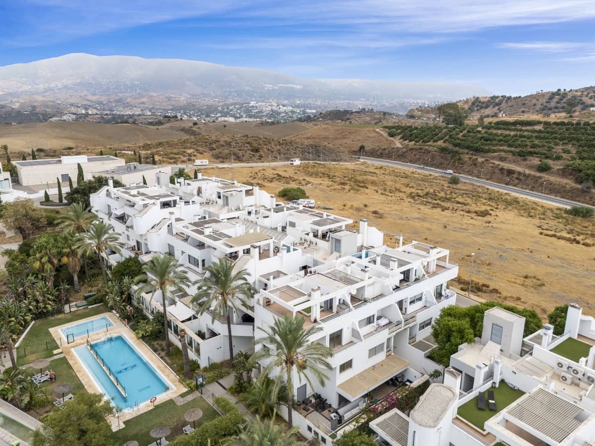 3 bedroom Apartment for sale in La Cala de Mijas with pool garage - € 455,000 (Ref: 9263930)