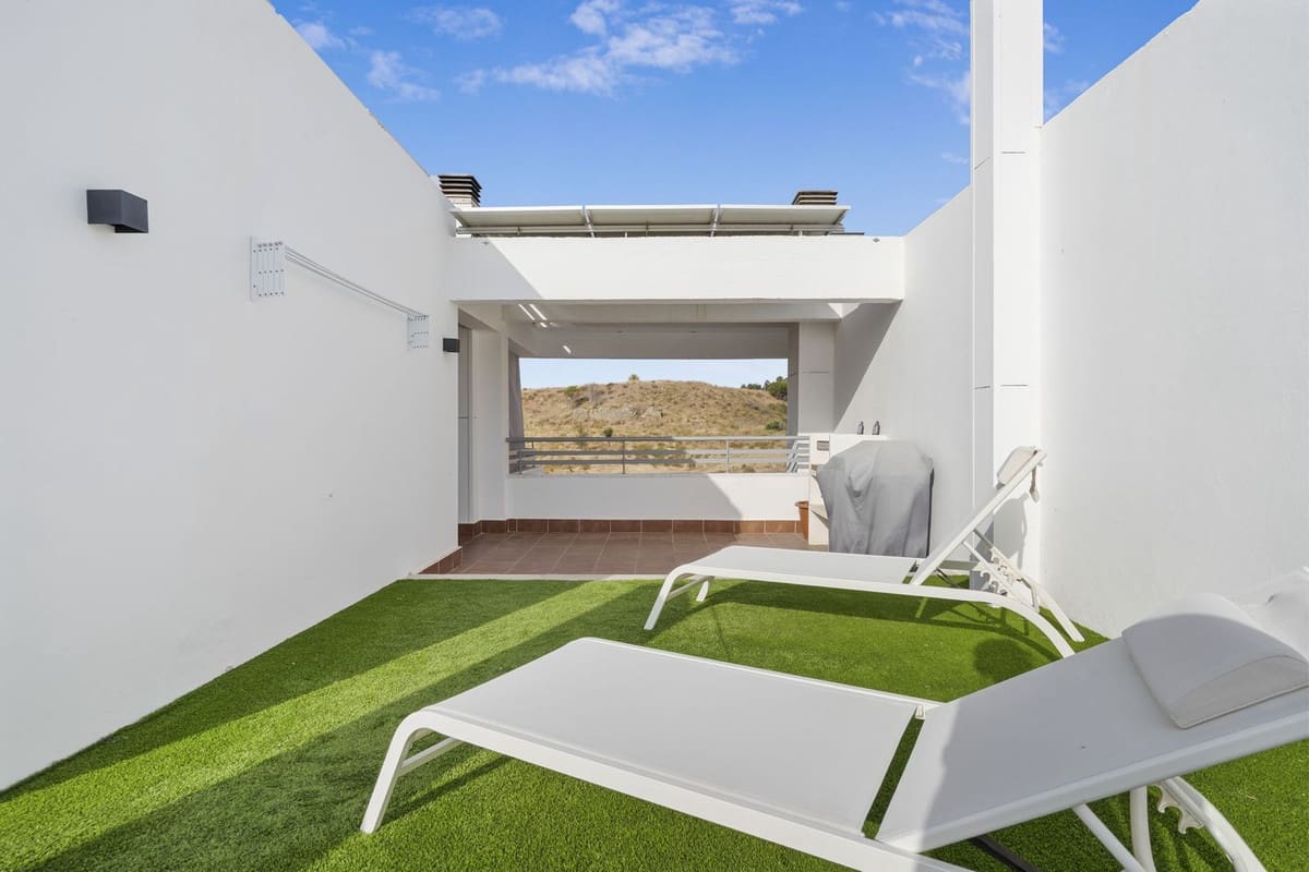 3 bedroom Apartment for sale in La Cala de Mijas with pool garage - € 575,000 (Ref: 9263931)