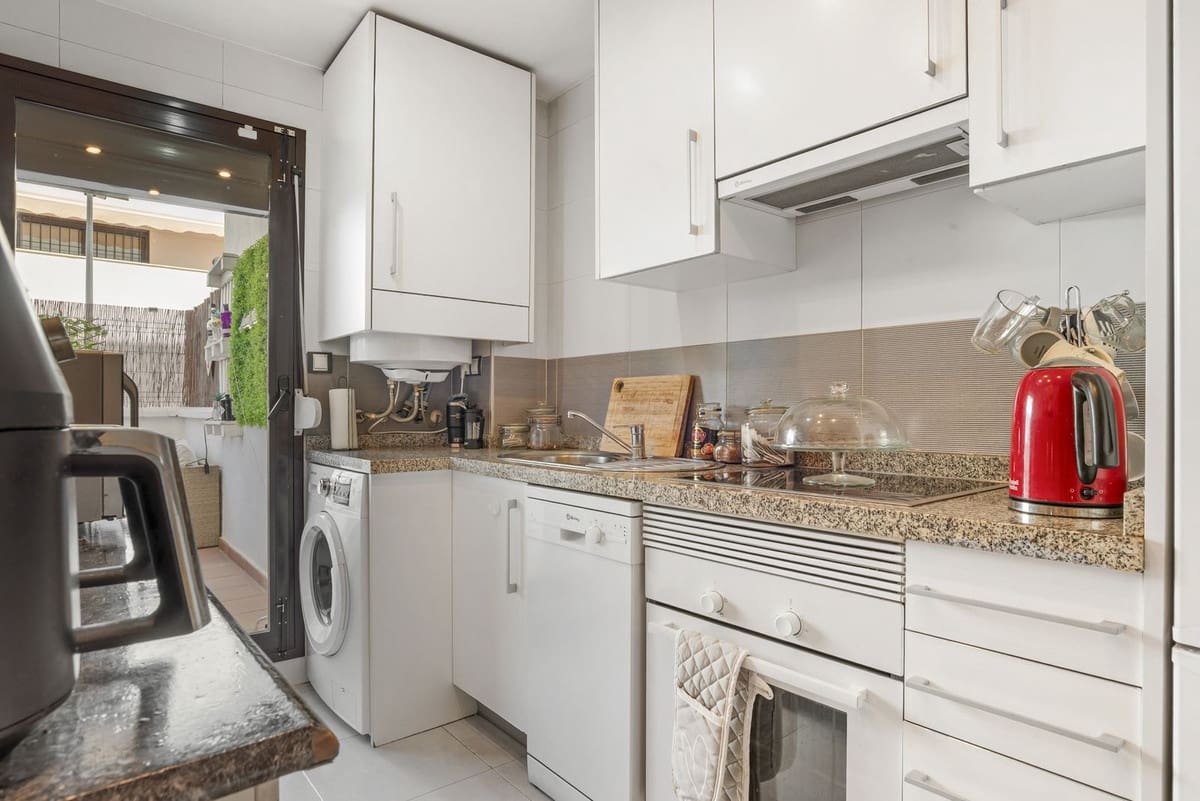 2 soverom Leilighet til salgs i La Cala de Mijas med svømmebasseng garasje - € 375 000 (Ref: 9293558)