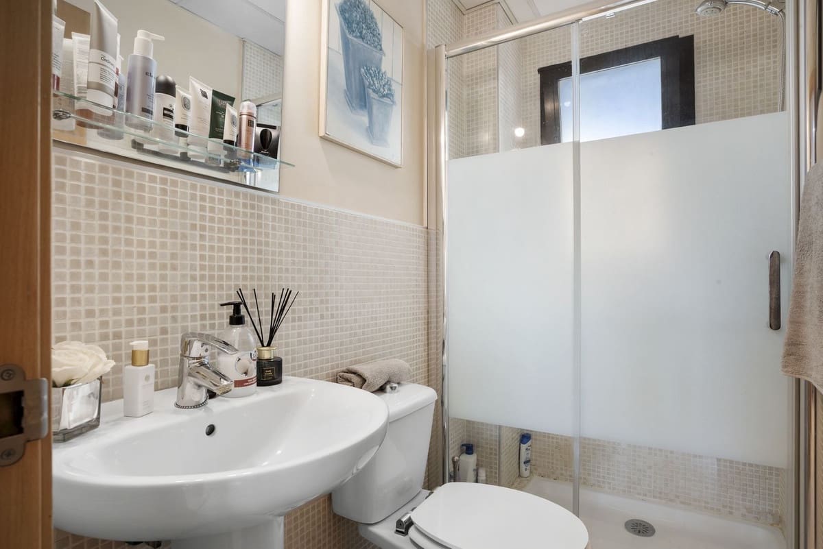 2 soverom Leilighet til salgs i La Cala de Mijas med svømmebasseng garasje - € 375 000 (Ref: 9293558)