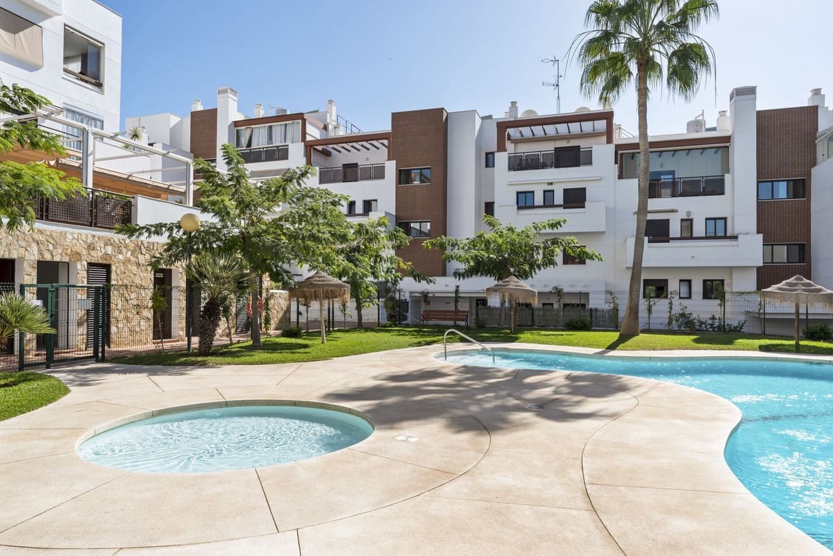 2 soverom Leilighet til salgs i La Cala de Mijas med svømmebasseng garasje - € 375 000 (Ref: 9293558)