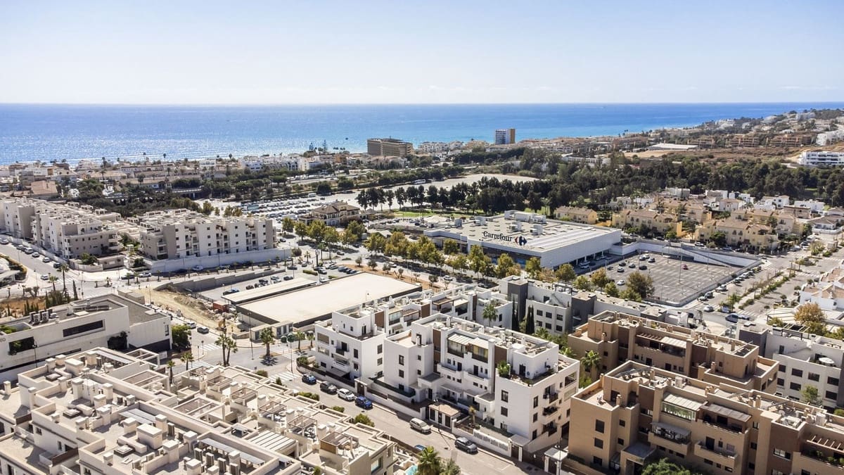 2 soverom Leilighet til salgs i La Cala de Mijas med svømmebasseng garasje - € 375 000 (Ref: 9293558)