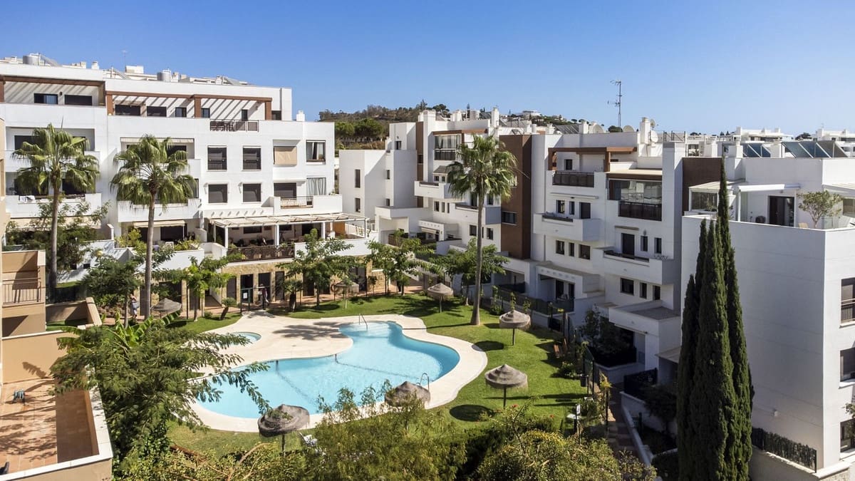 2 soverom Leilighet til salgs i La Cala de Mijas med svømmebasseng garasje - € 375 000 (Ref: 9293558)