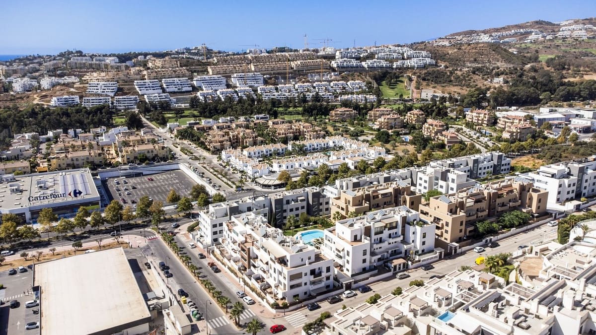 2 soverom Leilighet til salgs i La Cala de Mijas med svømmebasseng garasje - € 375 000 (Ref: 9293558)