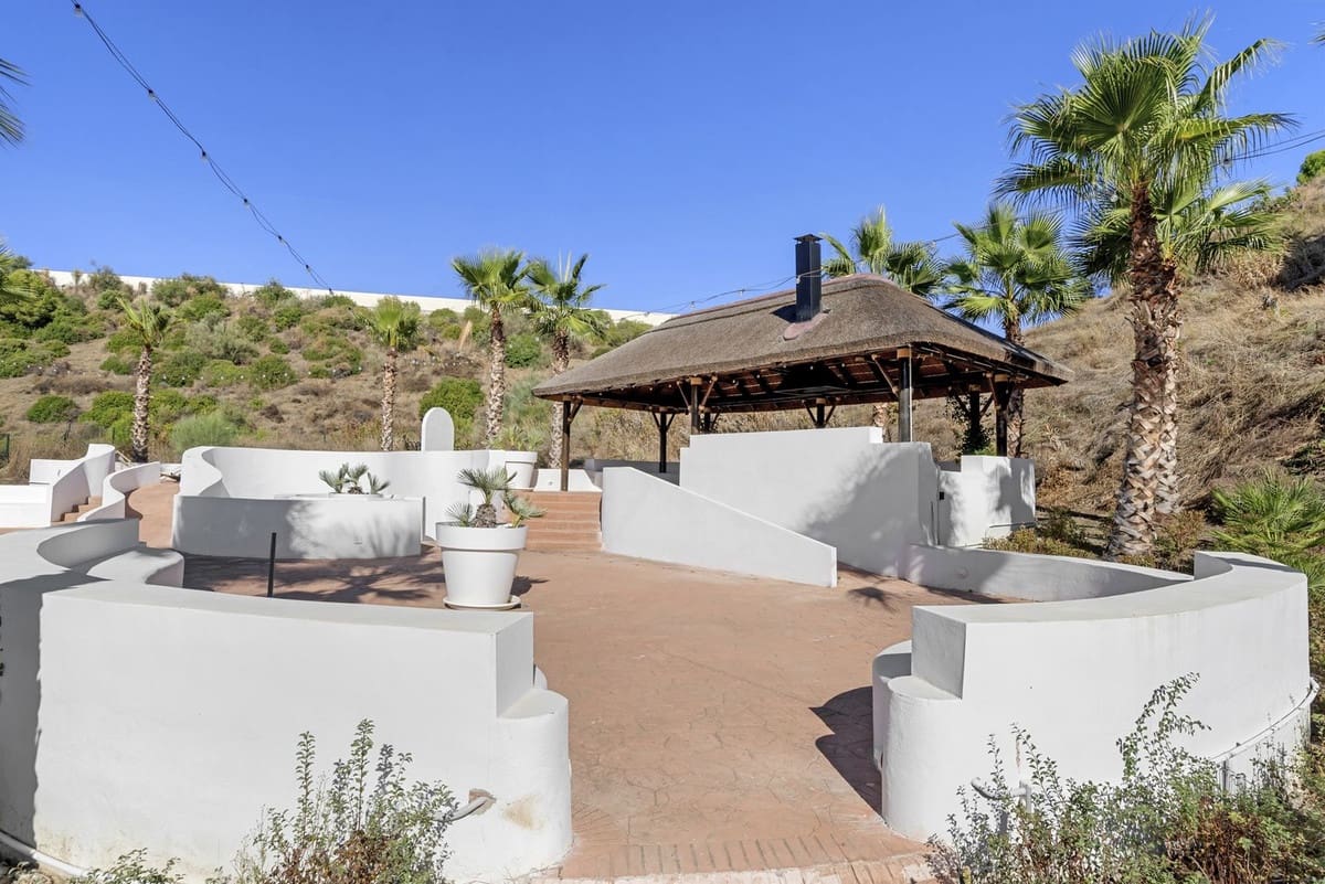 3 sypialnia Apartament na sprzedaż w Aloha Golf z basenem garażem - 875 000 € (Ref: 9325249)