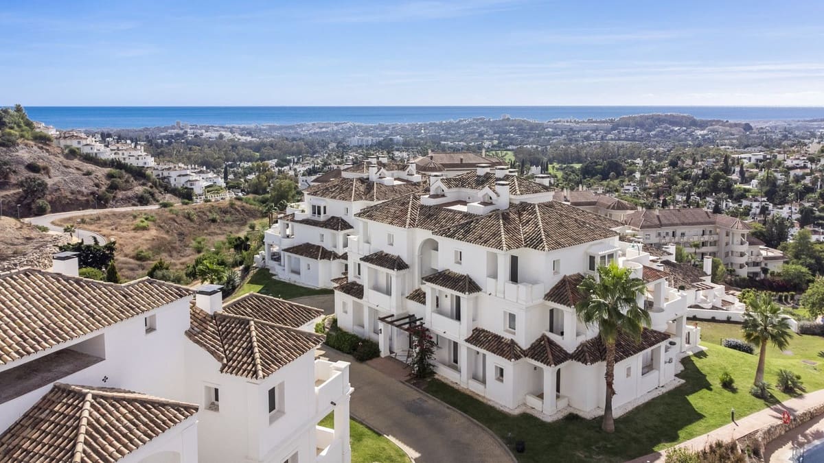 3 sypialnia Apartament na sprzedaż w Aloha Golf z basenem garażem - 875 000 € (Ref: 9325249)