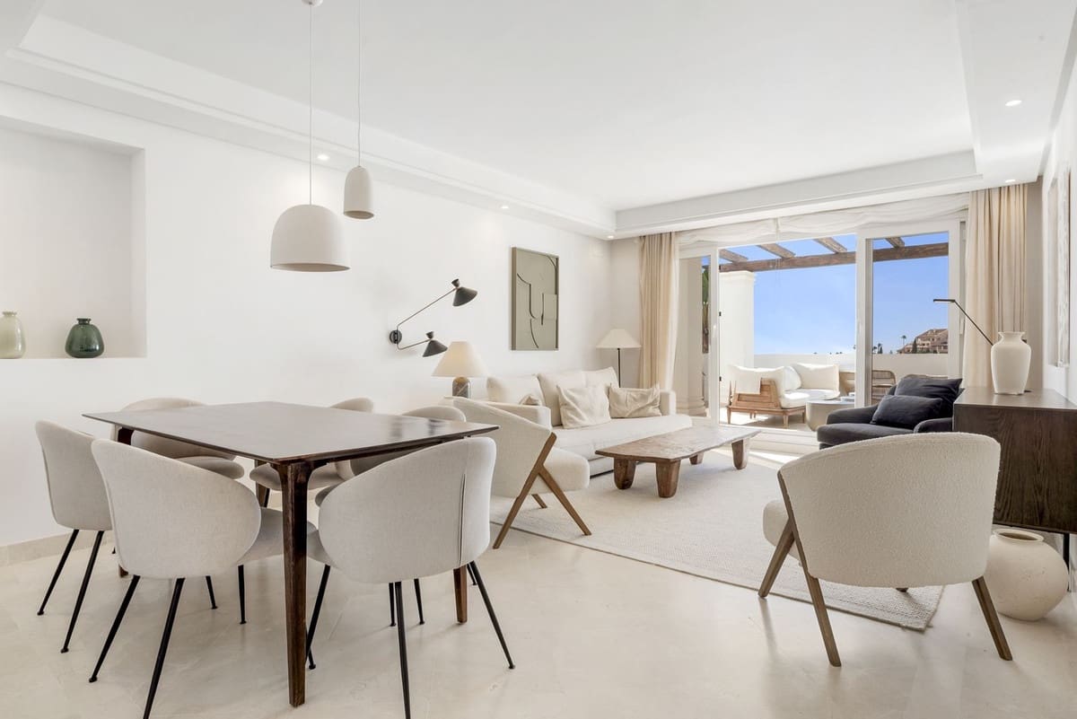 3 sypialnia Apartament na sprzedaż w Aloha Golf z basenem garażem - 849 000 € (Ref: 9325249)