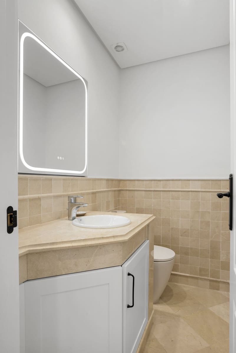 3 sypialnia Apartament na sprzedaż w Aloha Golf z basenem garażem - 849 000 € (Ref: 9325249)