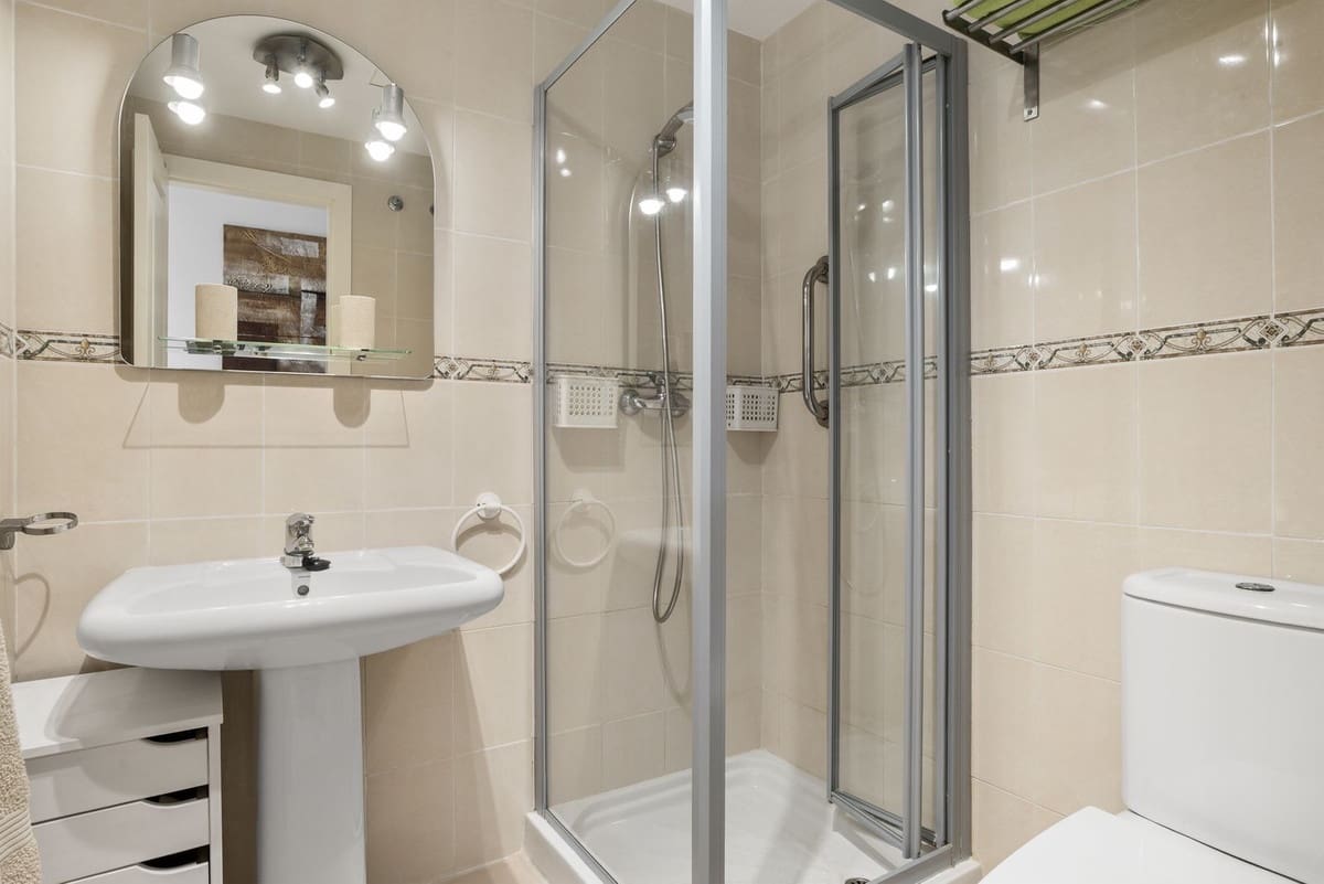 2 bedroom Apartment for sale in La Cala de Mijas with pool garage - € 375,000 (Ref: 9378690)