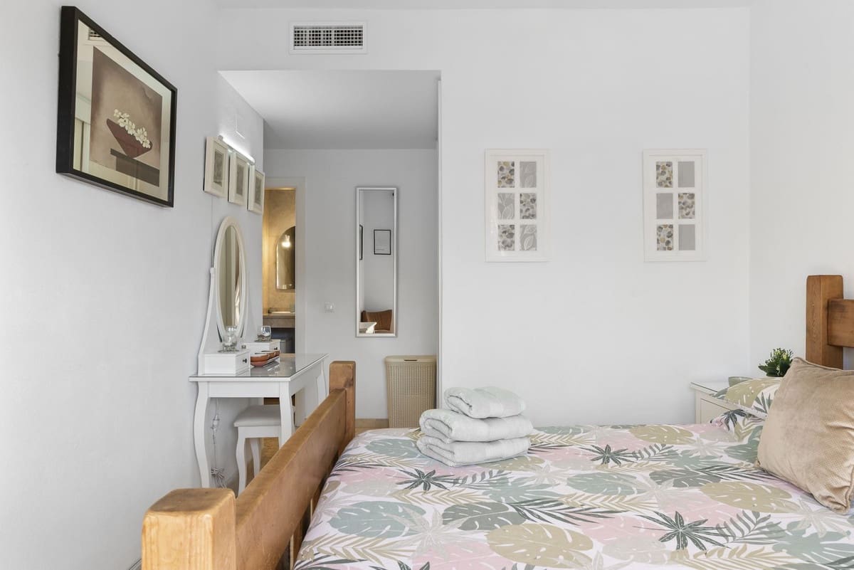 2 bedroom Apartment for sale in La Cala de Mijas with pool garage - € 375,000 (Ref: 9378690)