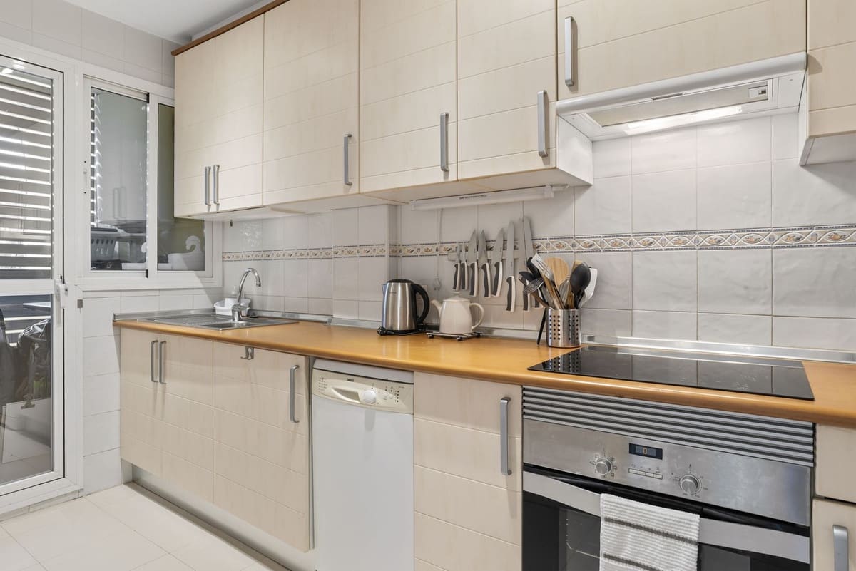 2 bedroom Apartment for sale in La Cala de Mijas with pool garage - € 375,000 (Ref: 9378690)