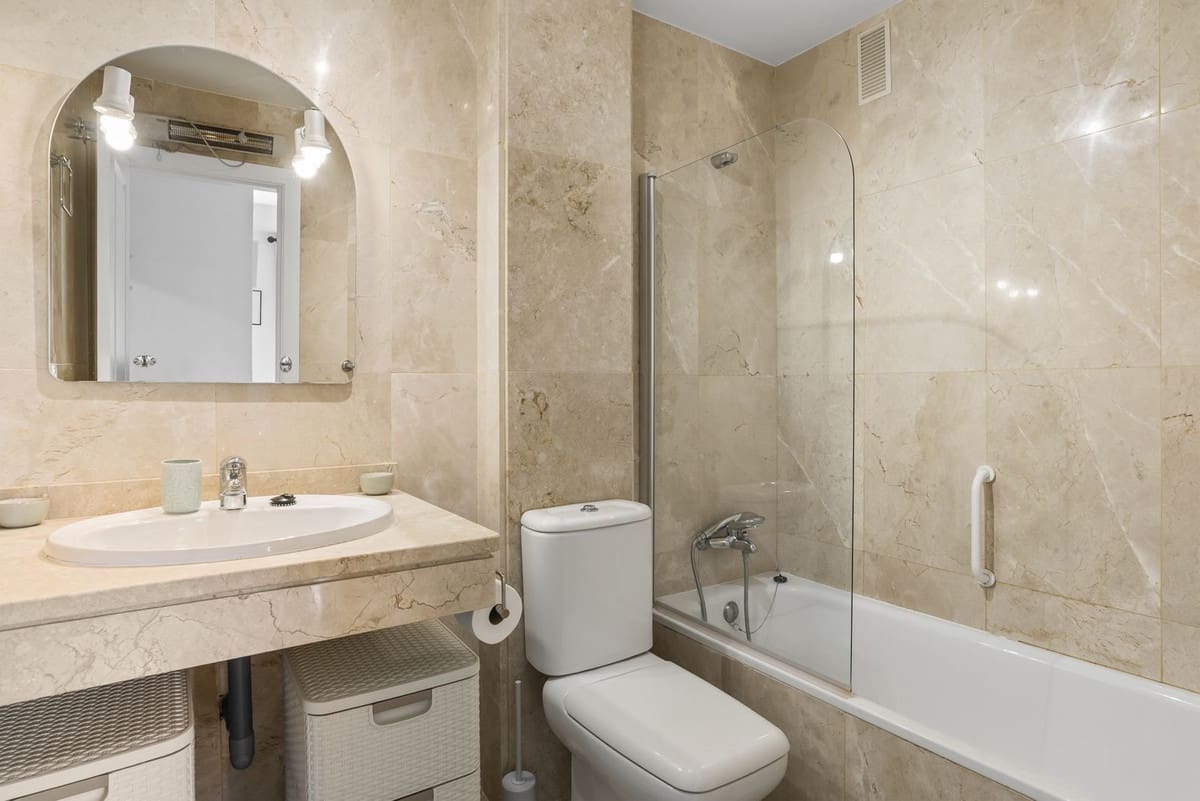 2 bedroom Apartment for sale in La Cala de Mijas with pool garage - € 375,000 (Ref: 9378690)