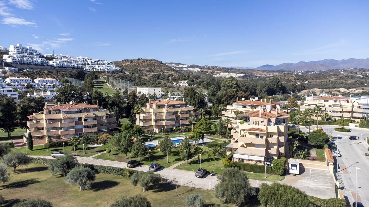 2 bedroom Apartment for sale in La Cala de Mijas with pool garage - € 375,000 (Ref: 9378690)