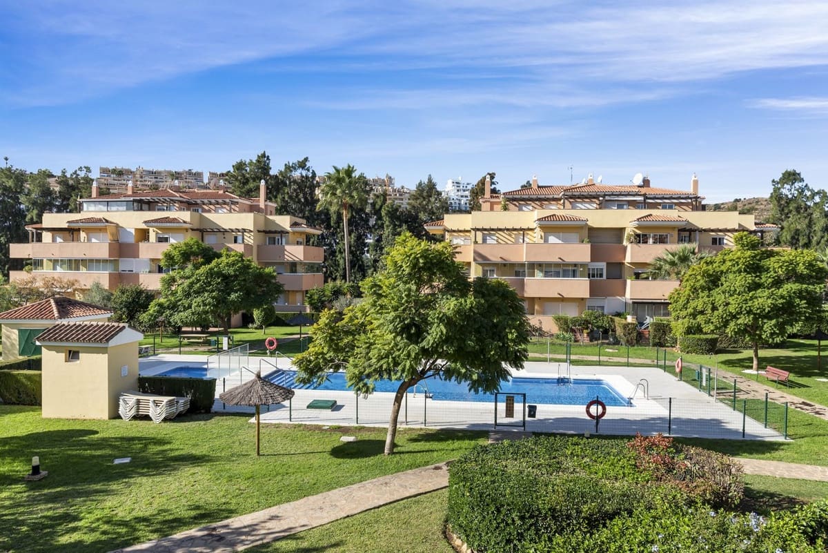 2 bedroom Apartment for sale in La Cala de Mijas with pool garage - € 375,000 (Ref: 9378690)
