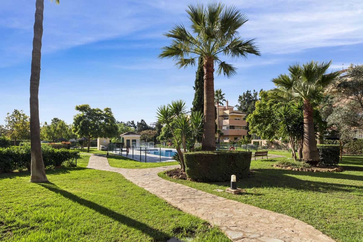 2 bedroom Apartment for sale in La Cala de Mijas with pool garage - € 375,000 (Ref: 9378690)