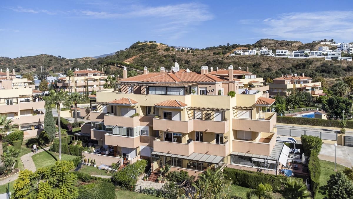 2 bedroom Apartment for sale in La Cala de Mijas with pool garage - € 375,000 (Ref: 9378690)