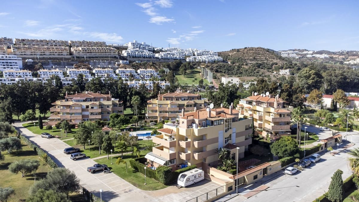 2 bedroom Apartment for sale in La Cala de Mijas with pool garage - € 375,000 (Ref: 9378690)