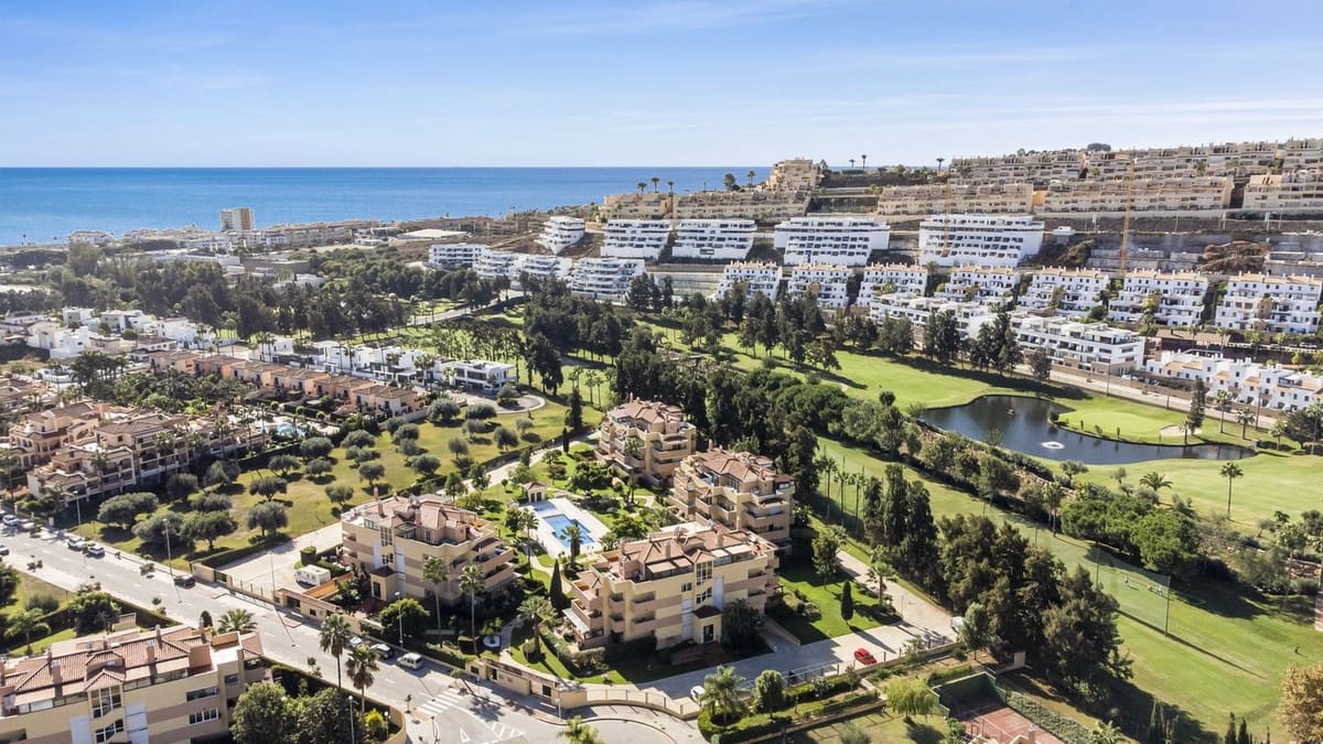 2 bedroom Apartment for sale in La Cala de Mijas with pool garage - € 375,000 (Ref: 9378690)