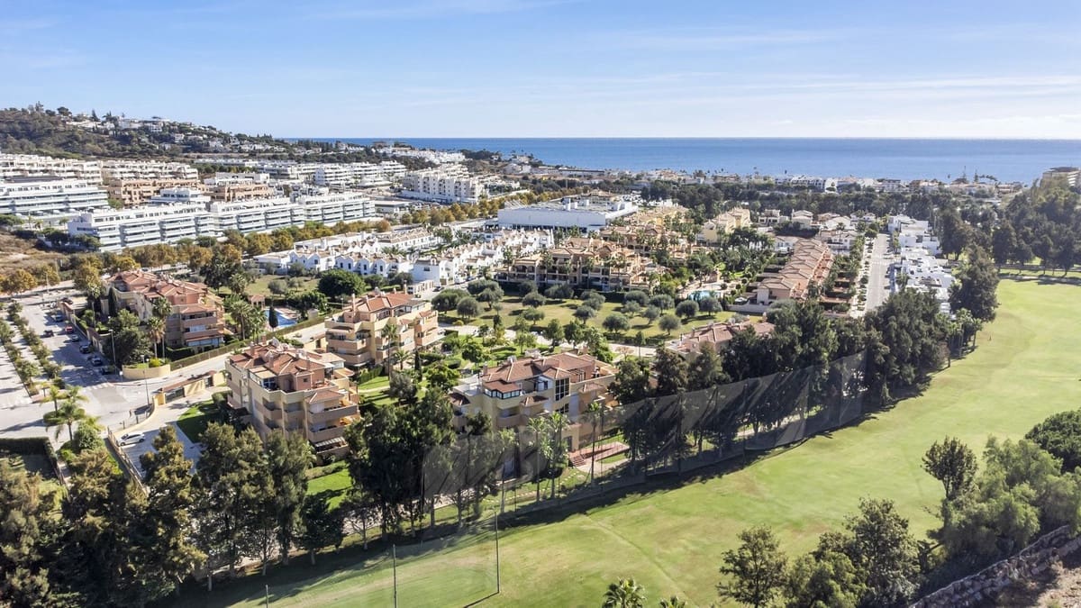 2 bedroom Apartment for sale in La Cala de Mijas with pool garage - € 375,000 (Ref: 9378690)