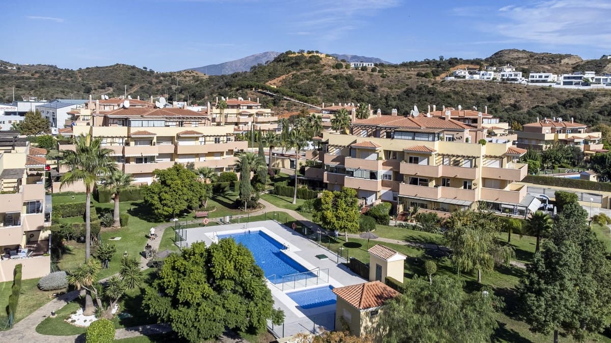 2 bedroom Apartment for sale in La Cala de Mijas with pool garage - € 375,000 (Ref: 9378690)