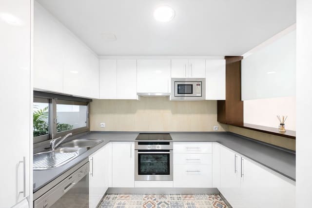 Apartamento de 1 habitación en La Cala de Mijas, Mijas en venta con piscina garaje - 259.000 € (Ref: 9388701)