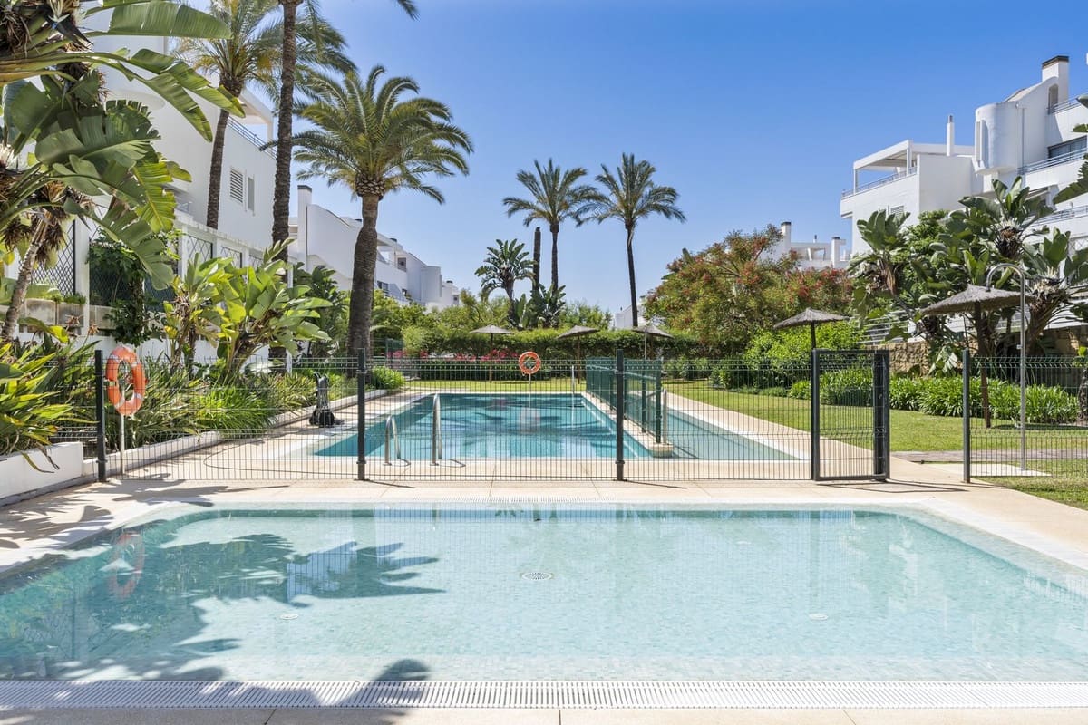 Apartamento de 2 habitaciones en La Cala de Mijas en venta con piscina garaje - 319.000 € (Ref: 9490077)