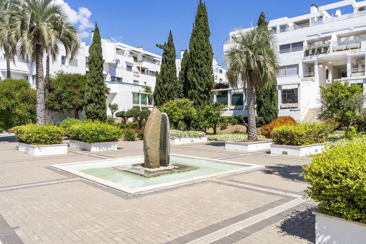 Apartamento de 2 habitaciones en La Cala de Mijas en venta con piscina garaje - 319.000 € (Ref: 9490077)