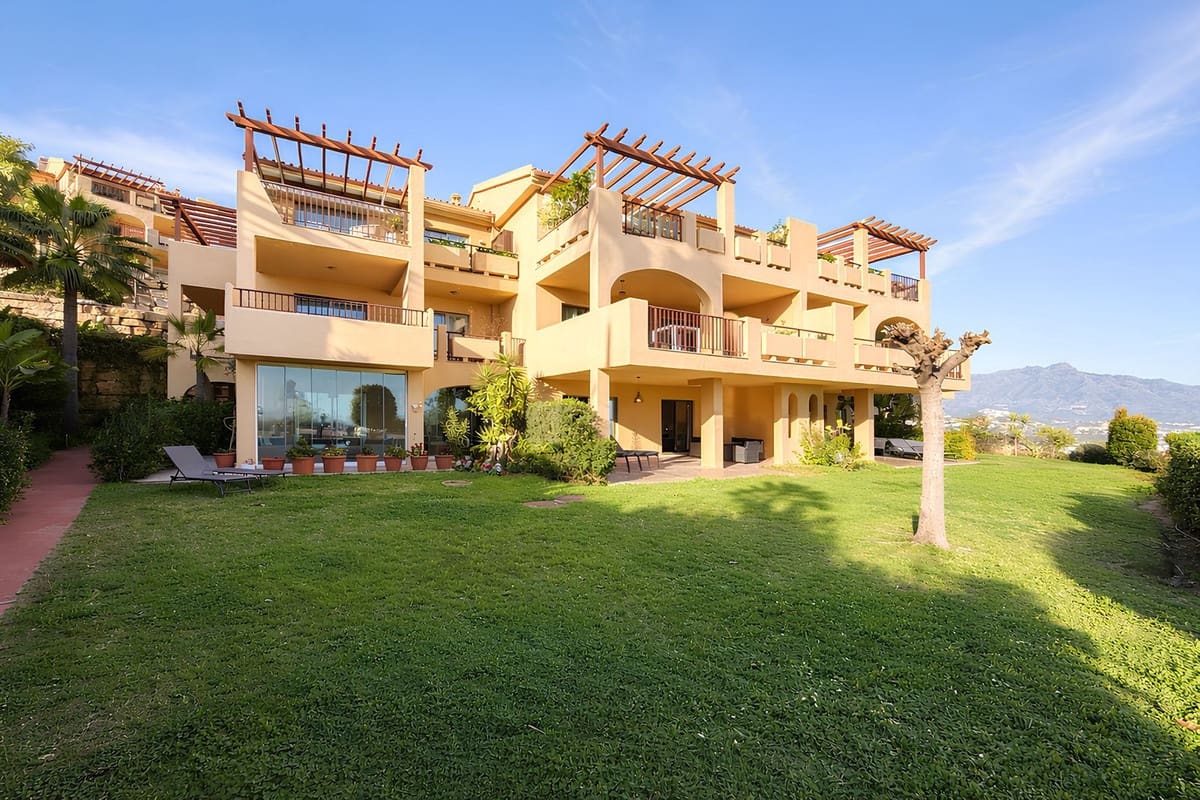 2 bedroom Apartment for sale in Benahavis with pool garage - € 499,900 (Ref: 9503034)