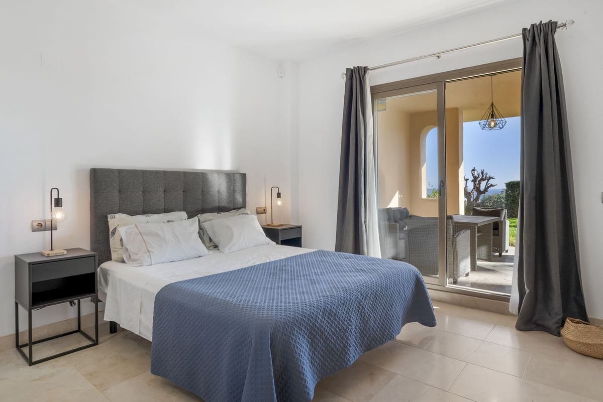 Apartamento de 2 habitaciones en Benahavís en venta con piscina garaje - 499.900 € (Ref: 9503034)